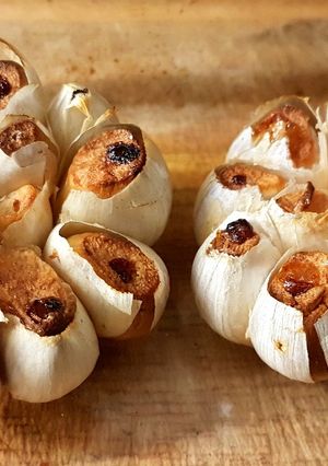 A picture of Roasted Garlic.