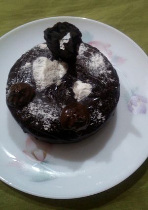 ডেক‍্যাডেন্ট চকোলেট কেক (Decadent chocolate cake recipe in Bengali) রেসিপির প্রধান ছবি