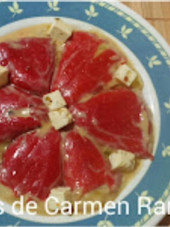 Una foto de Pimientos del piquillo relleno de queso de Cabrales