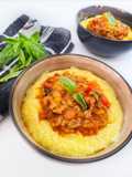Polenta con salsa de tomate