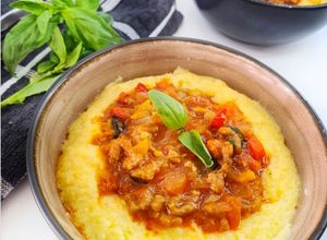 Foto principal de Polenta con salsa de tomate