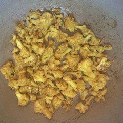 A picture of Cauliflower pepper fry.