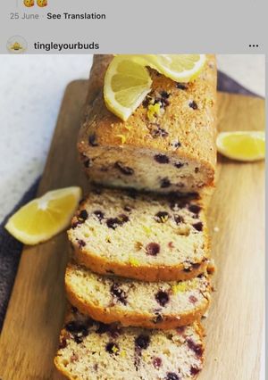 A picture of Blueberry lemon cake.
