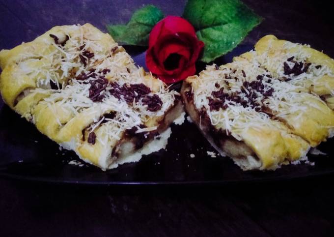 Resep Strudel pisang coklat keju yang Enak Banget