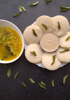 ইডলি সাম্বার ও চাটনি(idli sambar o chatni recipe in Bengali) রেসিপির প্রধান ছবি