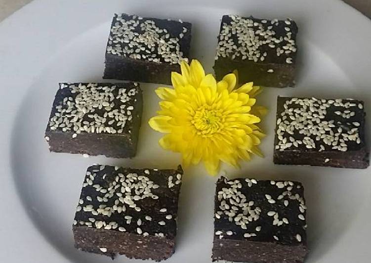 How to Prepare Quick Carob Squares