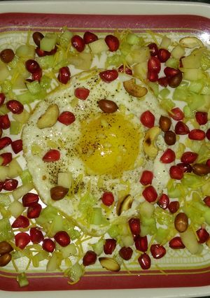 A picture of Omelette fruits chat.