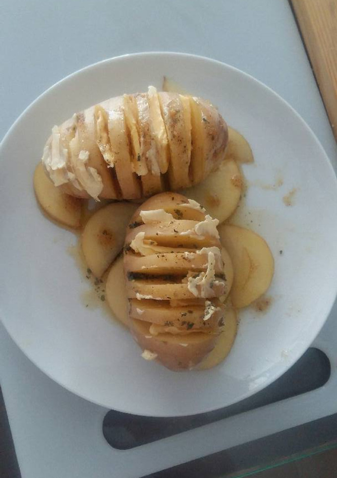 Una foto de Patatas al microondas con "chimichurris" y Margarina