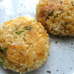 A picture of Pan-fried Butter Soy Onirigi.