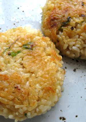 A picture of Pan-fried Butter Soy Onirigi.