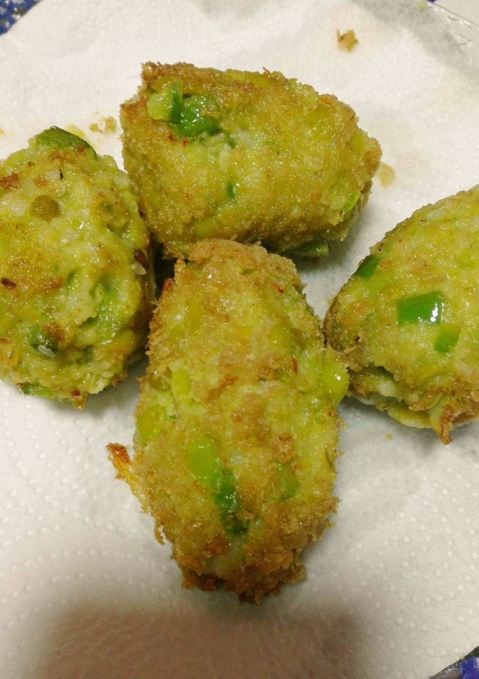 Una foto de Croquetas de arvejas partidas con queso fresco Sin Huevos