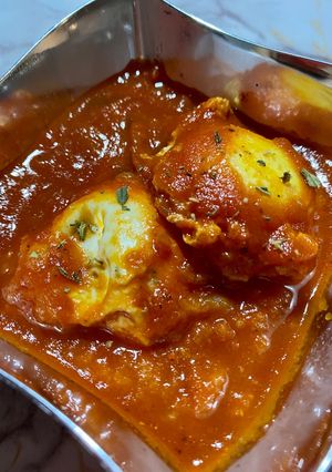 Una foto de Huevos con tomates