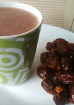 A picture of Uji mix porridge and dates#Ramadhancontest.