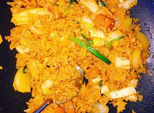 Hình của món Cơm rang xúc xích Hàn Quốc.