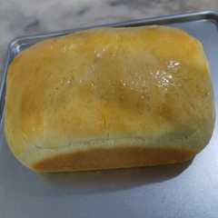A picture of Vegan Roti Tawar (tanpa telur dan susu) empuk banget.