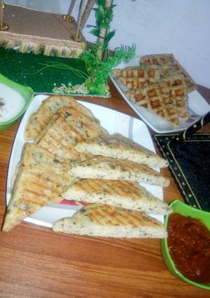 A picture of Mint & garlic butter bread.