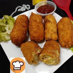 A picture of Chicken,Aalu, cheez,roll.