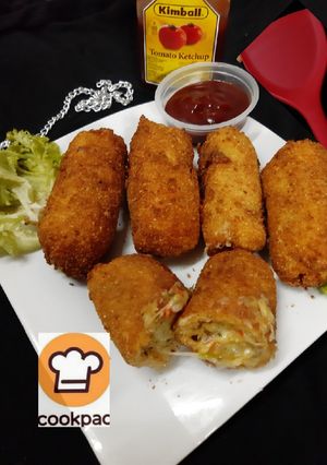 A picture of Chicken,Aalu, cheez,roll.