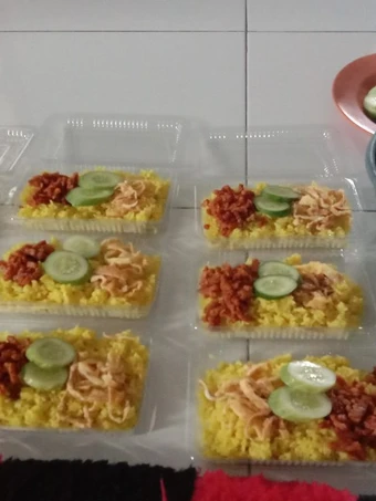 Cara Mudah Menyiapkan Resep  Nasi kuning simpel yang Menggugah Selera, Lezat
