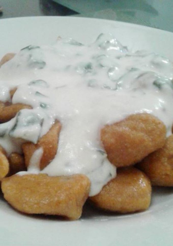 Una foto de Ñoquis de calabaza con salsa de queso crema y verdeo