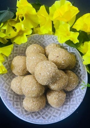 तिल मावा लड्डू(til mawa laddu recipe in hindi) रेसिपी मुख्य फोटो