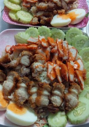 รูปของ ข้าวหมูแดง+หมูกรอบ