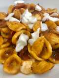 Orecchiette pomodorini e straccetti di mozzarella