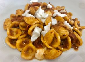 Foto di Orecchiette pomodorini e straccetti di mozzarella