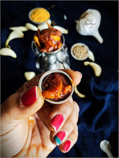 લસણ નું અથાણું (Lasan Athanu Recipe In Gujarati) રેસીપી મુખ્ય ફોટો