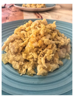 Una foto de Timbal de gallo con pimiento, patata, cebolla y huevo 👩🏻🍳