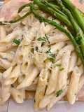 Easy Creamy Parmesan Garlic Alfredo Sauce 🧄