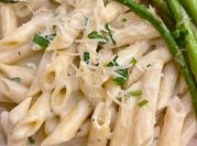A picture of garlic alfredo sauce