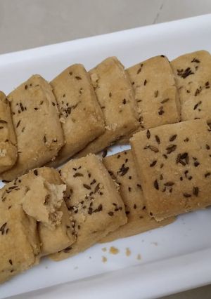 नमकीन मीठे जीरा कुकीज (Namkeen Meethe Jeera cookies recipe in Hindi) रेसिपी मुख्य फोटो