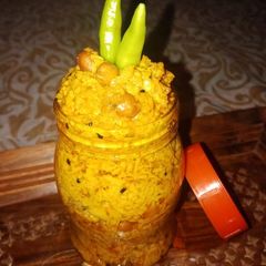 A picture of Grated Mango Chana pickle.