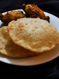লুচি (luchi recipe in Bengali) রেসিপির প্রধান ছবি