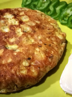 Una foto de Tortilla con dos quesos y garbanzos
