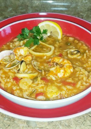 Una foto de Arroz caldoso marinero