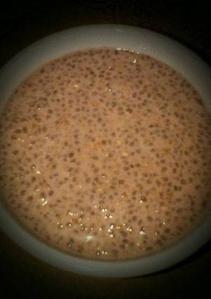 Una foto de Pudín de chía, avena, ajonjolí (sésamo) y fresas