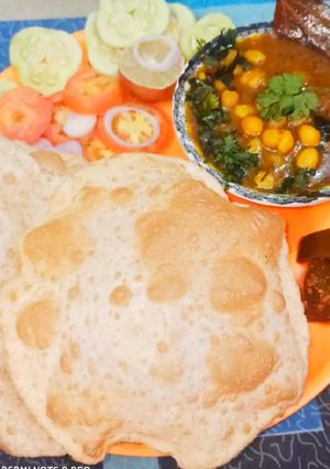 छोले भटूरे (chole bhature recipe in Hindi) रेसिपी मुख्य फोटो