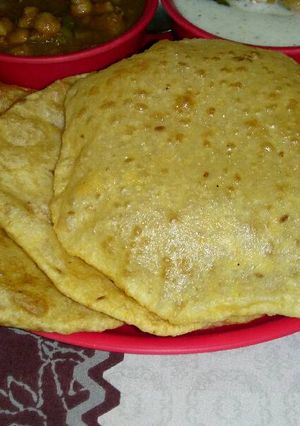 A picture of Bedmi (Bedami) poori.