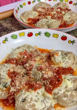 Una foto de Pierogi, perogi, perogy, piroghi, o pyrohy