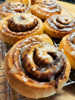 Una foto de Cinnamon rolls (Rollitos de Canela)