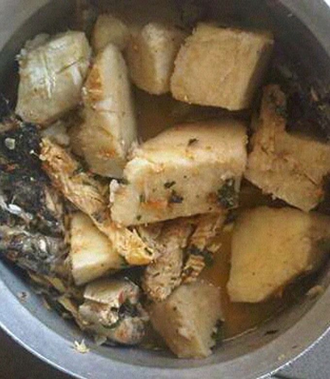 A picture of Ji miri oku (yam pepper soup).