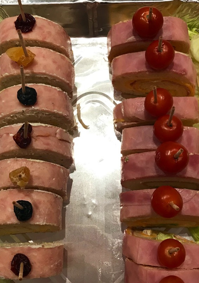 Una foto de Rollo canapé de jamón dulce