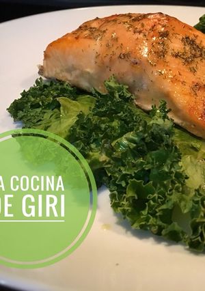 Una foto de Salmón Cítrico & Kale al Horno