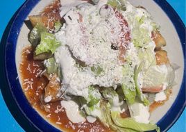 Flautas en salsa de chipotle