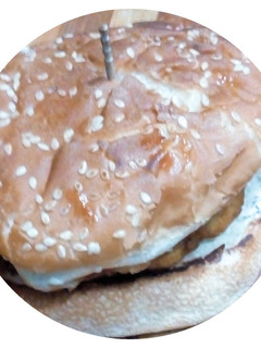 आलू टिक्की बर्गर (Aloo tikki burger recipe in hindi) रेसिपी मुख्य फोटो