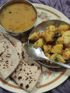 भुने हुए आलू (bhune huye aloo recipe in Hindi) रेसिपी मुख्य फोटो