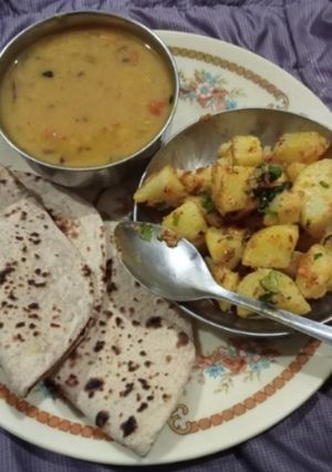 भुने हुए आलू (bhune huye aloo recipe in Hindi) रेसिपी मुख्य फोटो