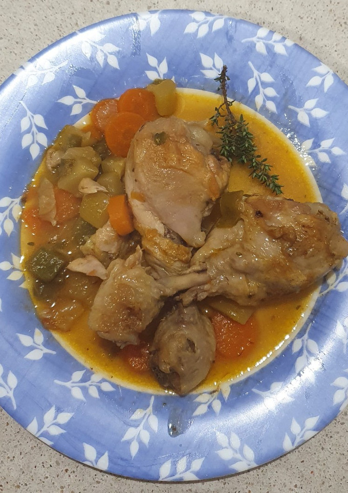 Una foto de Pollo en salsa de verduras en olla express